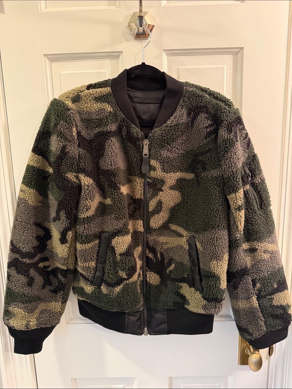 Reversible Women’s Camouflage Sherpa Bomber Jacket - Green Camo